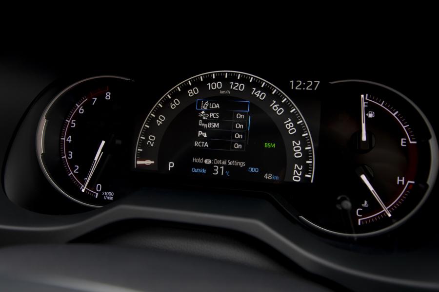Панель приборов Toyota RAV4 GX-R AWD 2019 года  (ZA) (фото 18 из 22)